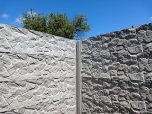 Паркан з бетону