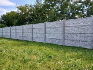 Бетонний паркан